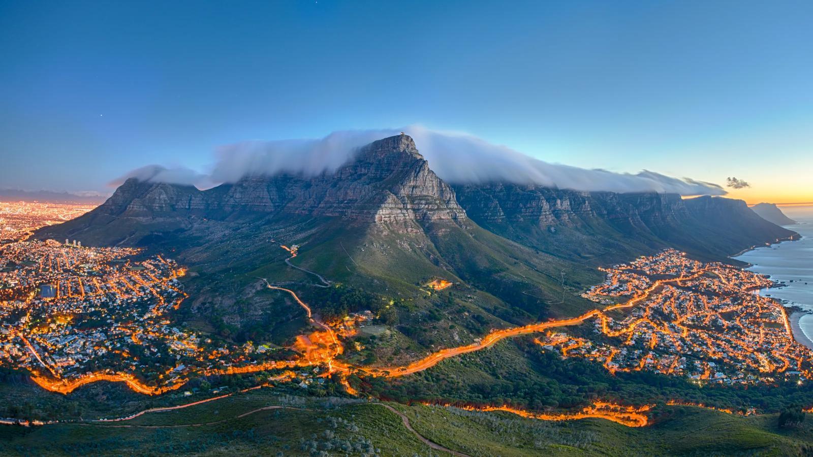 When is the best time to visit South Africa? background